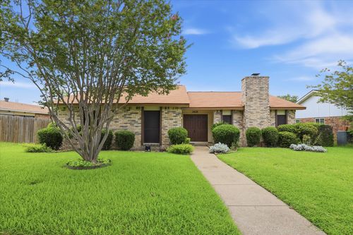 2929 Silverdale Ln, Garland, TX, 75044-6213 | Card Image