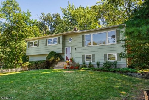 4 Oates Ter, West Caldwell, NJ, 07006-6911 | Card Image