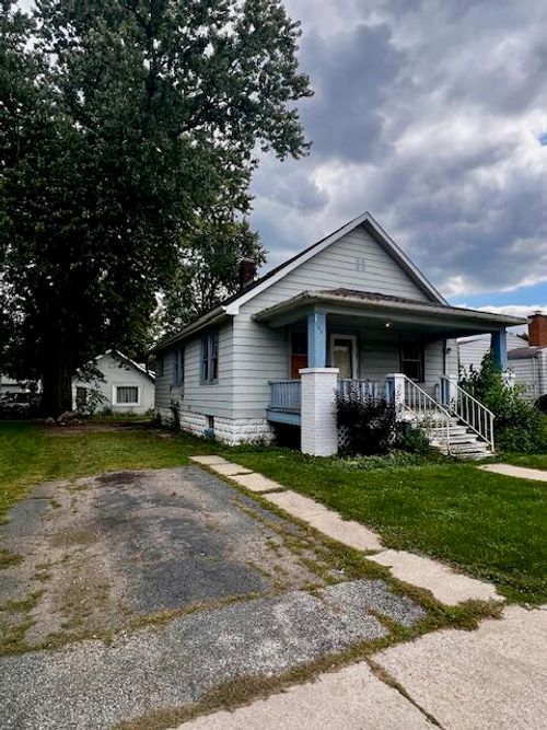 209 S 15th St, Chesterton, IN, 46304-2023 | Card Image