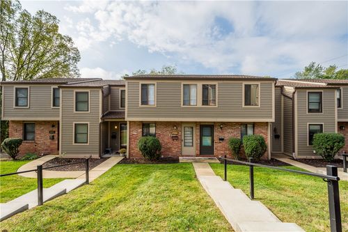 605 Arkwood Dr, Bethel Park, PA, 15102-1001 | Card Image