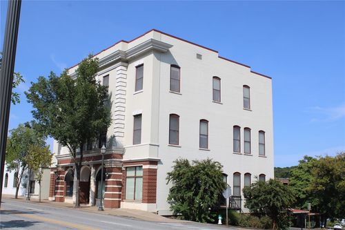 2 N College Ave, Fayetteville, AR, 72701-5309 | Card Image