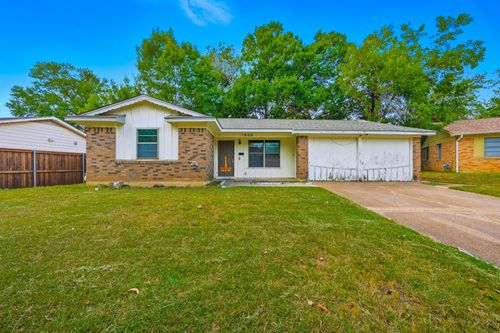 1908 Glencrest Cir, Arlington, TX, 76010-4344 | Card Image