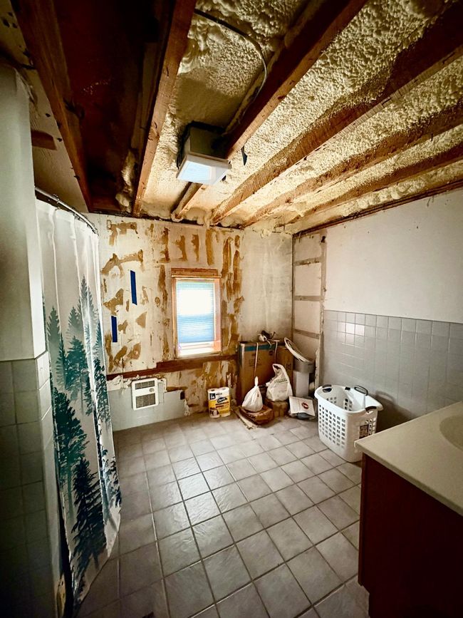 Bathroom (partially remodeled) | Image 20