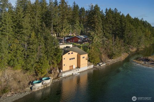 9930 Misery Point Rd Nw, Seabeck, WA, 98380-9783 | Card Image