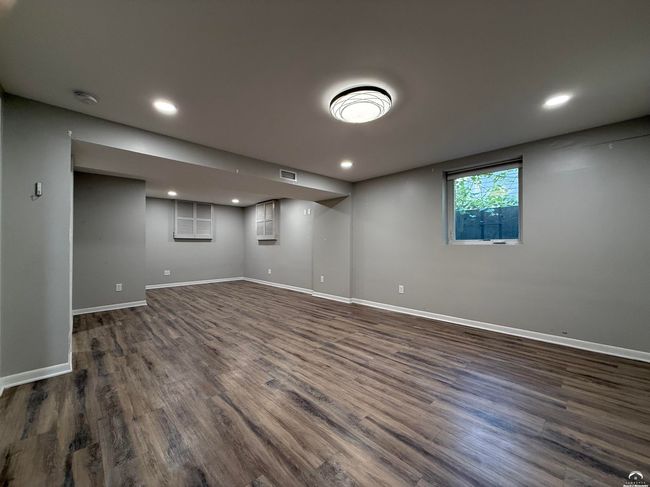 Fire code-compliant ingress-egress window for the 4th bedroom | Image 53
