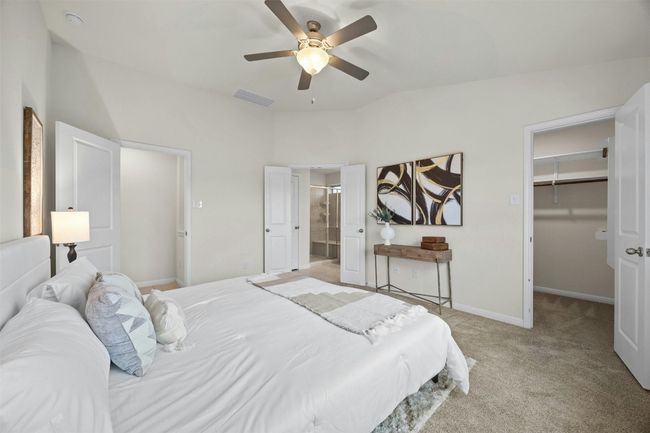 Main bedroom with walk-in closet | Image 6