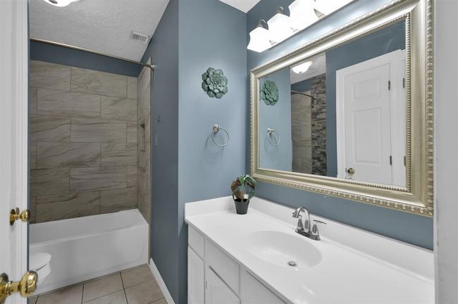 Full upstairs bathroom | Image 31