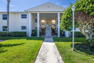 307 - 307 N Grove Isle Circle, House attached with 2 bedrooms, 2 bathrooms and null parking in Vero Beach FL | Image 1