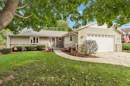 516 High St, Pewaukee, WI, 53072-2410 | Card Image