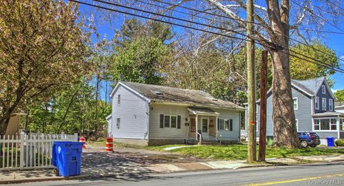 32 Genung St, Middletown, NY, 10940-5206 | Card Image