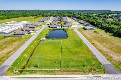 101 N Castle St, Skiatook, OK, 74070-3622 | Card Image