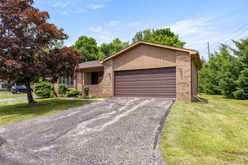 8-31450 Orchard Brook Ct, Farmington Hills, MI, 48336-1828 | Card Image