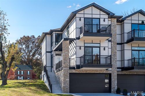 512 W 2nd St, Washington, MO, 63090-1802 | Card Image