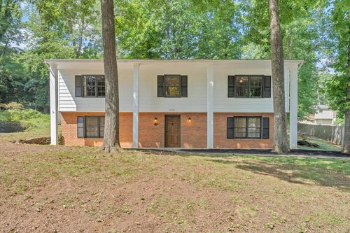 2750 White Pelican Ln, Roanoke, VA, 24018-5148 | Card Image