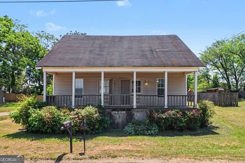 56 North St, Newnan, GA, 30263-1061 | Card Image