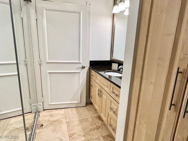 UNIT-121 - 210 E Flamingo Rd, Condo with 2 bedrooms, 2 bathrooms and null parking in Las Vegas NV | Image 9