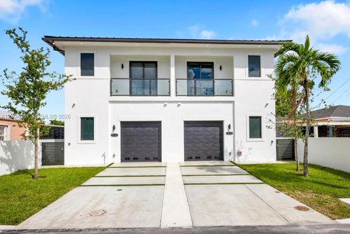1767 Nw 3rd St, Miami, FL, 33125-4517 | Card Image