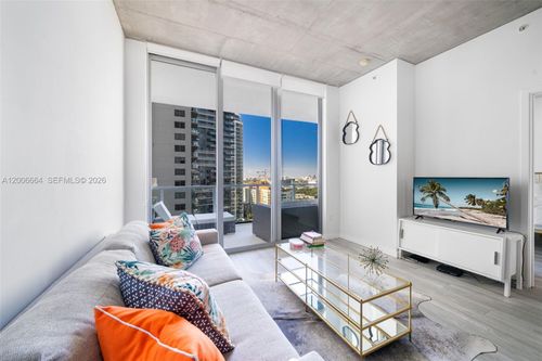 h1806-3470 E Coast Ave, Miami, FL, 33137-4224 | Card Image