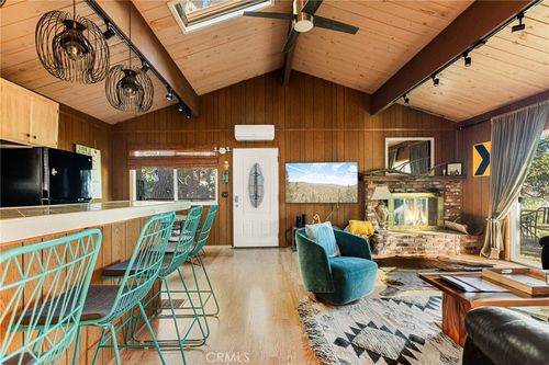 999 Mercury Way, Crestline, CA, 92325-9107 | Card Image