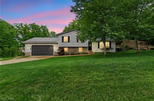 44 Navajo Trl, Malvern, OH, 44644-9533 | Card Image
