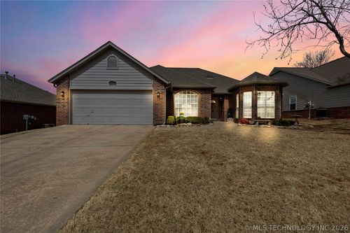 10221 E 114th Pl S, Bixby, OK, 74008-3202 | Card Image