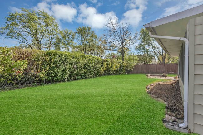 601 Sycamore Dr, House other with 3 bedrooms, 2 bathrooms and 2 parking in Elk Grove Village IL | Image 6