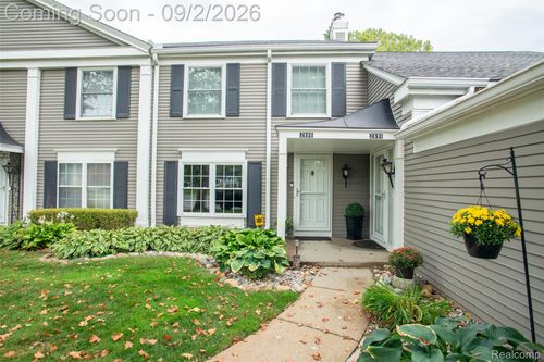 2689 Williamsburg Cir, Auburn Hills, MI, 48326-3548 | Card Image