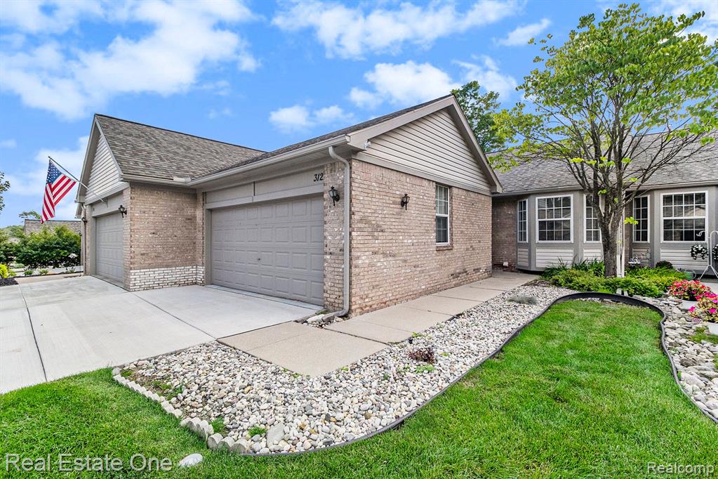 Harbor Ct, Waterford, MI 48328 #1