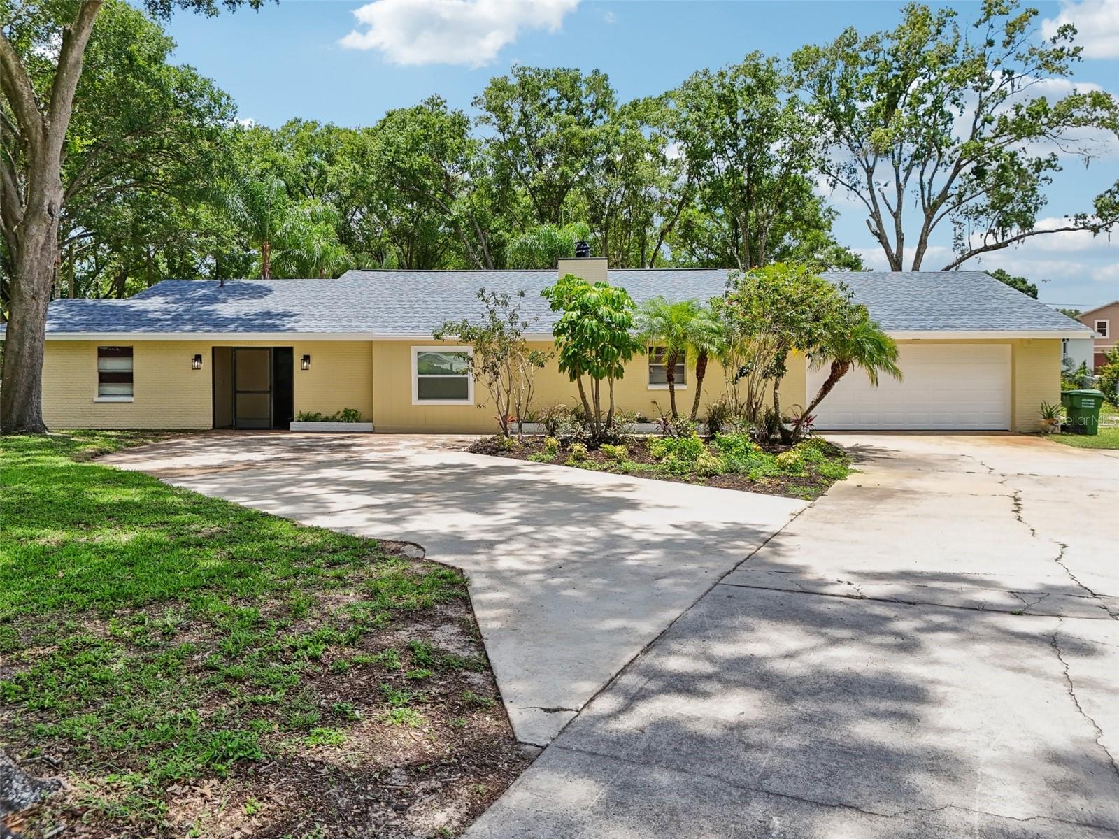 Canal Pl, Land O Lakes, FL 34639