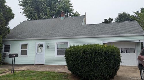 41 Chase Ln, Levittown, NY, 11756-1046 | Card Image