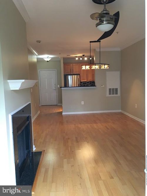 unit-323-9490 Virginia Center Blvd, VIENNA, VA, 22181-4801 | Card Image