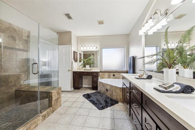 11405 Starlight Bay St, House other with 5 bedrooms, 4 bathrooms and 3 parking in Pearland TX | Image 16