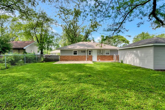 Nice size yard. | Image 22
