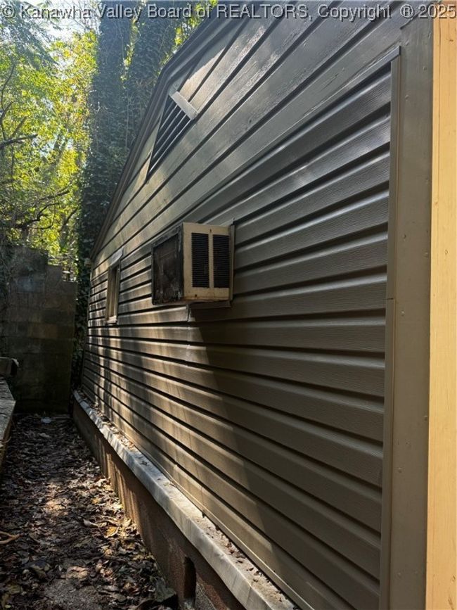 138 Cassick St, House other with 3 bedrooms, 2 bathrooms and null parking in Logan WV | Image 23