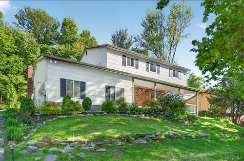 18 Arlington Dr, Monroe, NY, 10950-2201 | Card Image