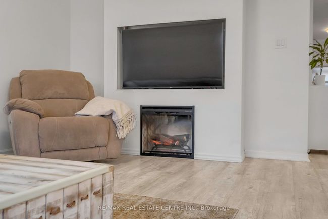 808 Mckay Cres, House attached with 3 bedrooms, 3 bathrooms and 2 parking in Milton ON | Image 19