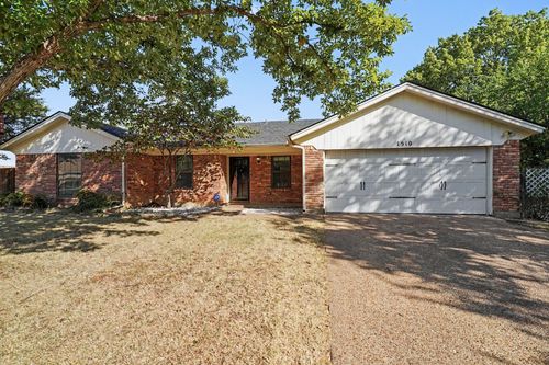 1510 Surry Place Dr, Cleburne, TX, 76033-6509 | Card Image