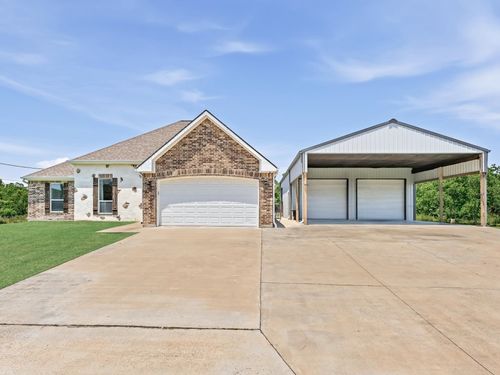 945 Amber Kay Ln, Bridge City, TX, 77611-3300 | Card Image