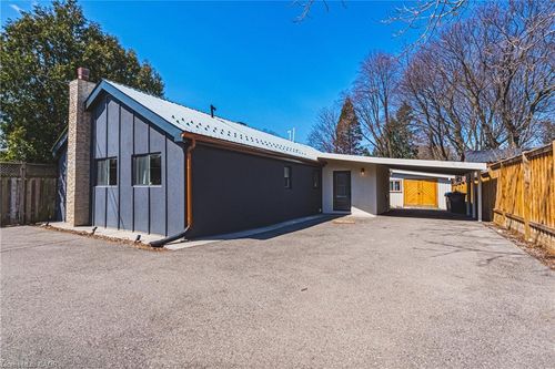 121 Paisley Blvd E, Mississauga, ON, L5A1P6 | Card Image