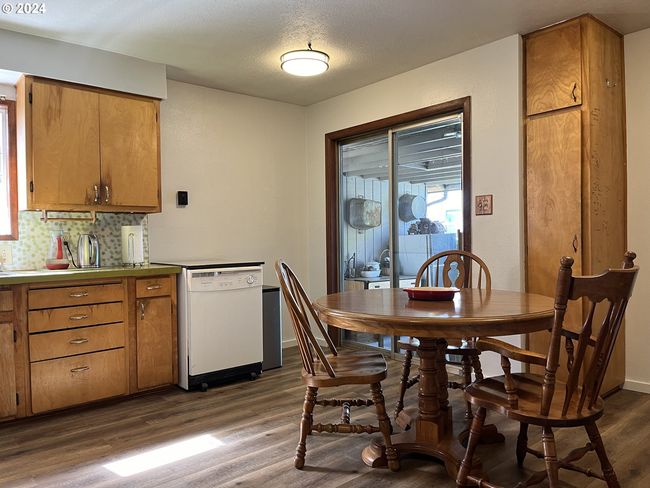 Kitchen/Dining Room | Image 15