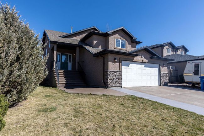 175 Sierra Drive Sw, Home with 3 bedrooms, 3 bathrooms and 4 parking in Medicine Hat AB | Image 2