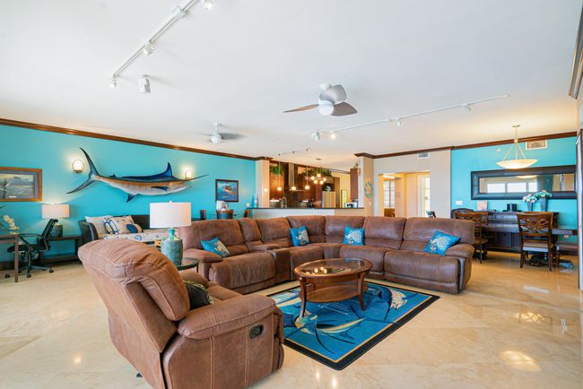 Open living space | Image 6