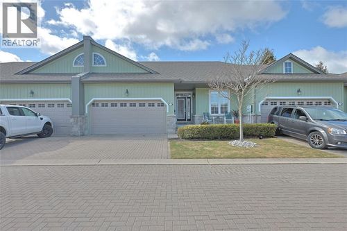 13 Oakwood Links Lane, Grand Bend, ON, N0M1T0 | Card Image