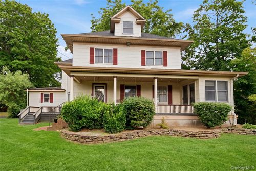 863 Lake Road, Huntington, NY, 11743 | Card Image