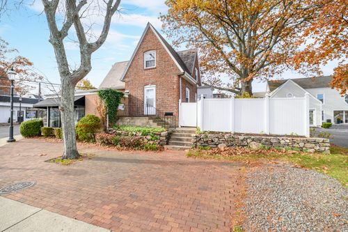 58 Post Rd, Fairfield, CT, 06824-6216 | Card Image