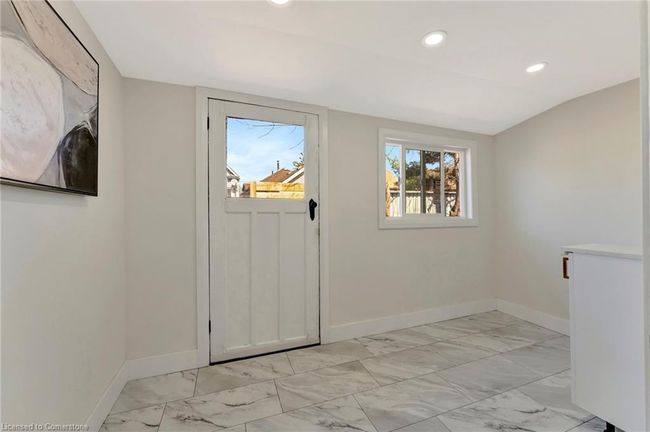 24 Carlisle St, House other with 3 bedrooms, 2 bathrooms and 1 parking in Hamilton ON | Image 15