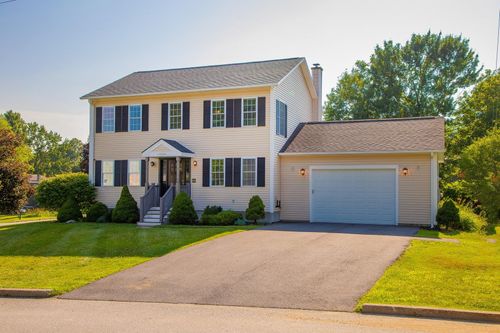 40 Moonbrook Dr, Rutland, VT, 05701-3778 | Card Image