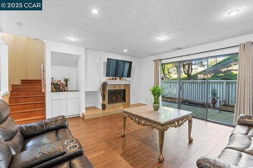 2552 Treeside Way, Richmond, CA, 94806-1954 | Card Image