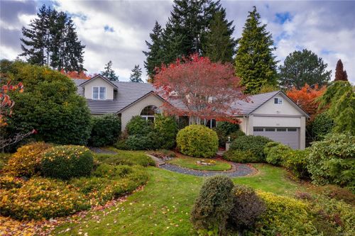 566 Crescent Rd W, Qualicum Beach, BC, V9K1J2 | Card Image