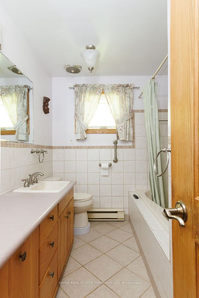 37364 Londesboro Rd, Home with 3 bedrooms, 2 bathrooms and 20 parking in Goderich ON | Image 18